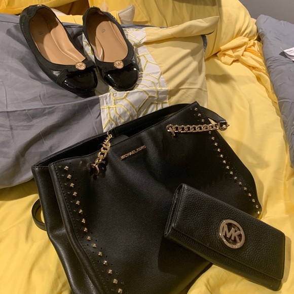 Michael Kors  large tote matching wallet&shoes - Picture 11 of 11